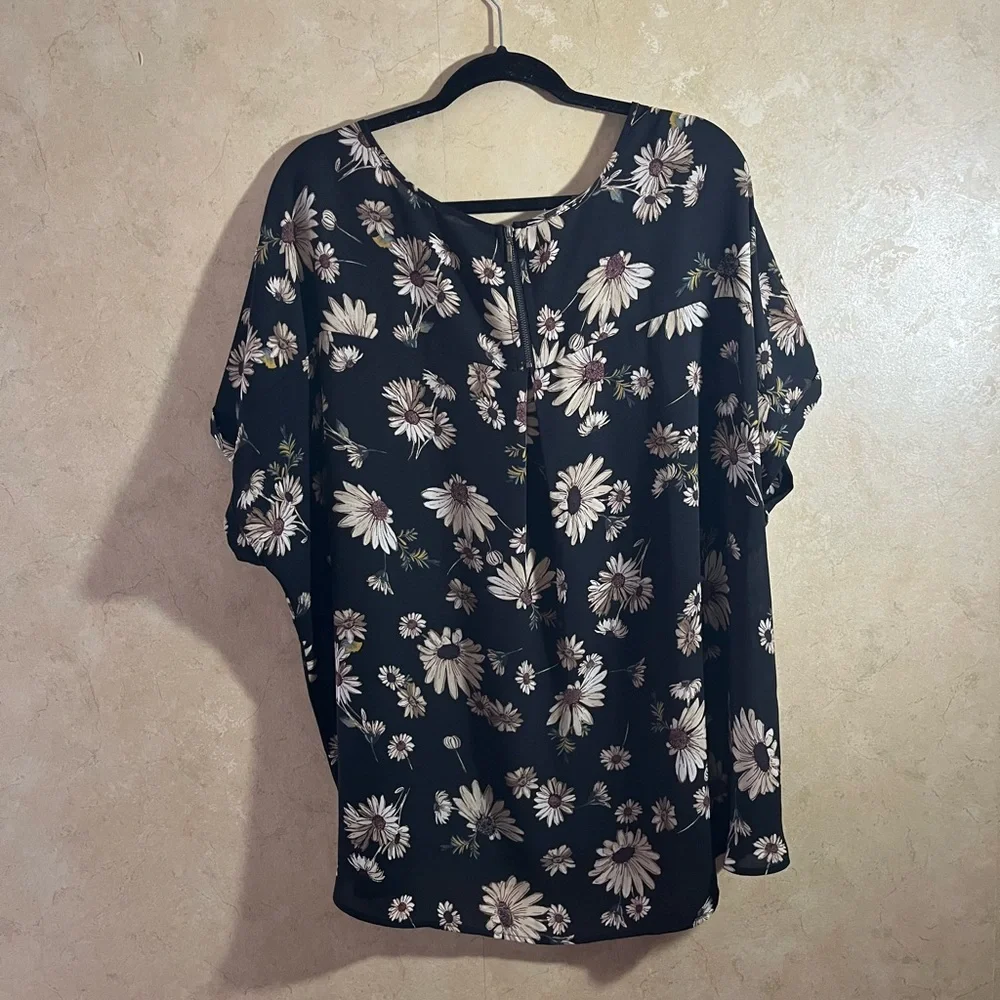 Maurice’s Floral Black Women's Blouse - Picture 3 of 4
